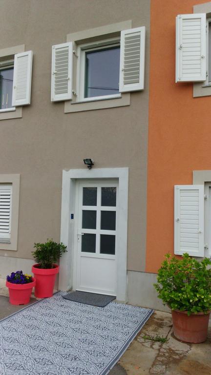 Orange Cube Apartment غييكا المظهر الخارجي الصورة